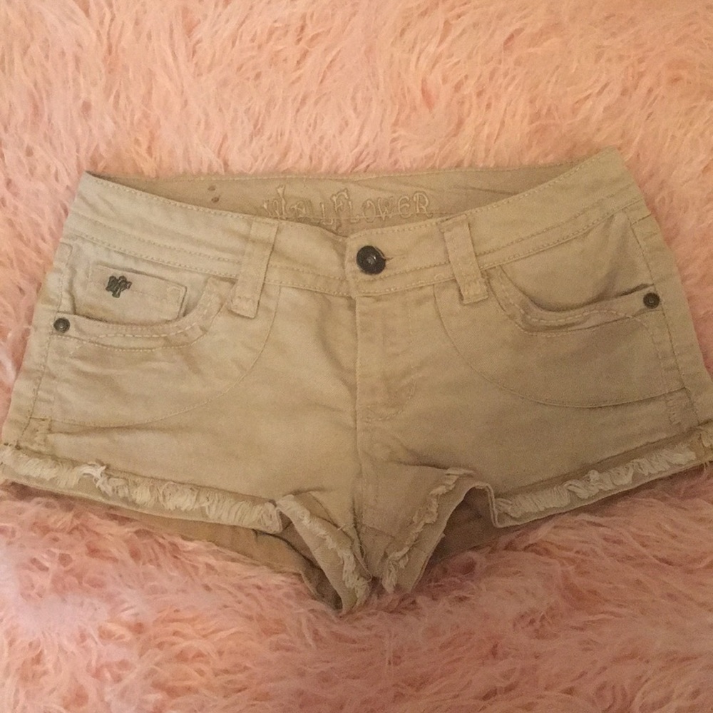 ✨ WallFlower Light Wash Denim Shorts ✨